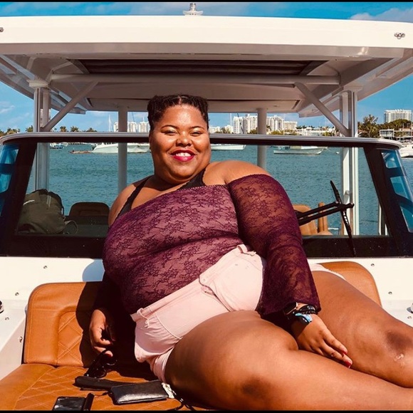 Meet your Posher, Alexis - Picture 7 of 8